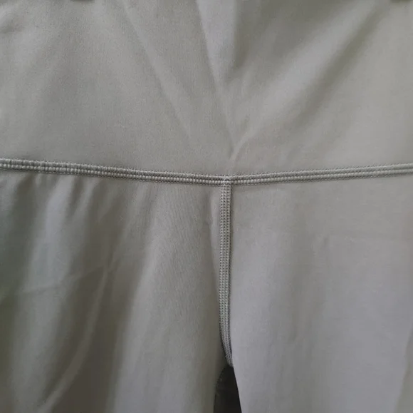Lululemon Charcoal Grey Crop Leggings ~ Size 4 - Picture 4 of 14